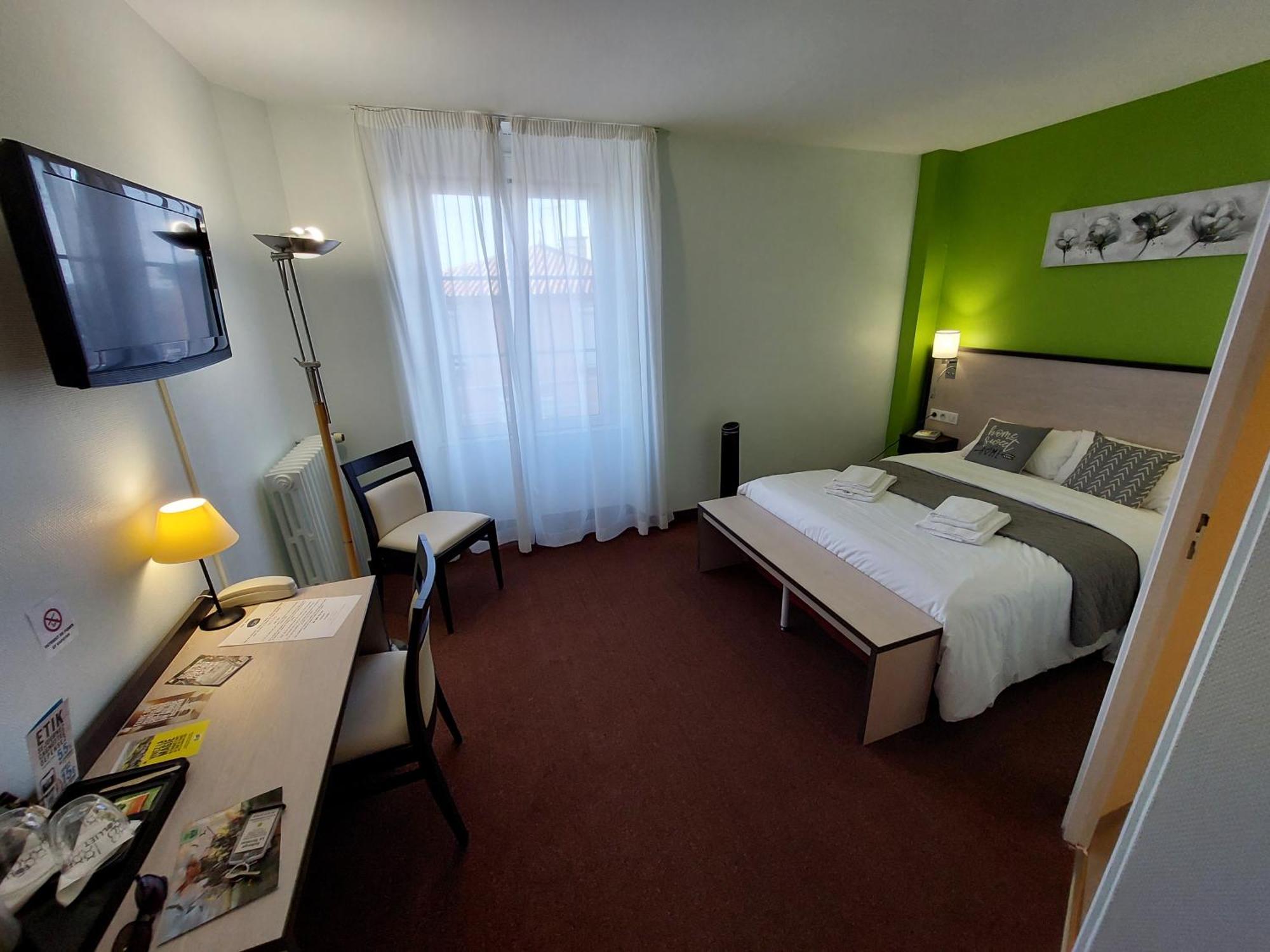 Le 120 - Groupe Logis Hotels - Ex Auberge La Terrasse La Châtaigneraie Kültér fotó